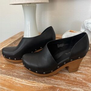 Korks Black Leather Clogs with Wooden Heel